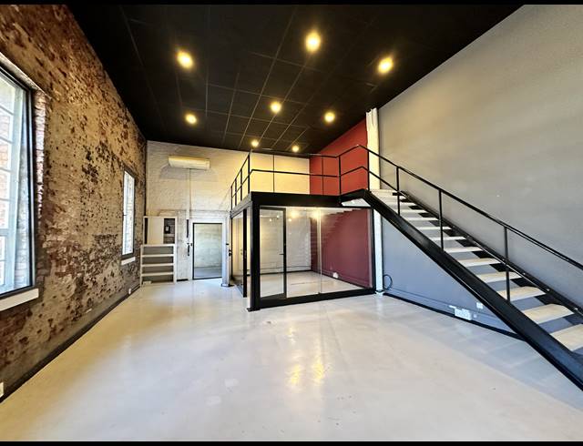 105M² OFFICE TO LET IN WOODSTOCK